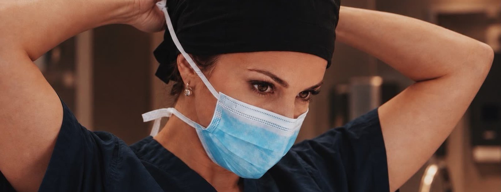 Dr. Mariana D. Hoyos, MD preparing for surgery